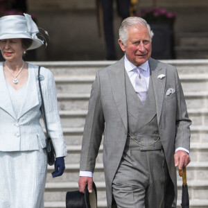 Le prince Charles, prince de Galles, et la princesse Anne lors de la garden-party annuelle de Buckingham Palace. Londres, le 15 mai 2019.