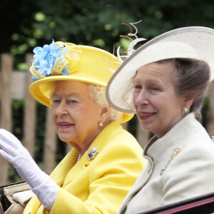 La reine Elisabeth II d'Angleterre et la princesse Anne - La famille royale d'Angleterre à son arrivée à Ascot pour les courses hippiques. Le 19 juin 2018