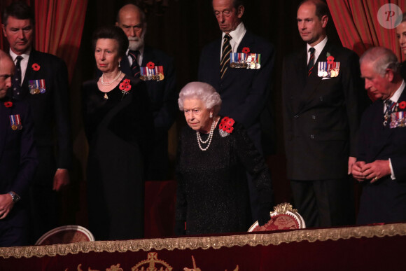 La reine Elisabeth II d'Angleterre, la princesse Anne, le prince Michael de Kent, le prince Edward, comte de Wessex et le prince Charles - La famille royale d'Angleterre au Royal Albert Hall pour le concert commémoratif "Royal British Legion Festival of Remembrance" à Londres. Le 10 novembre 2018