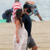Exclusif - Lea Michele enceinte passe la journée avec son mari Zandy Reich et sa mère Edith sur la plage à Santa Monica, Los Angeles, le 4 août 2020. The ImageDirect / Bestimage