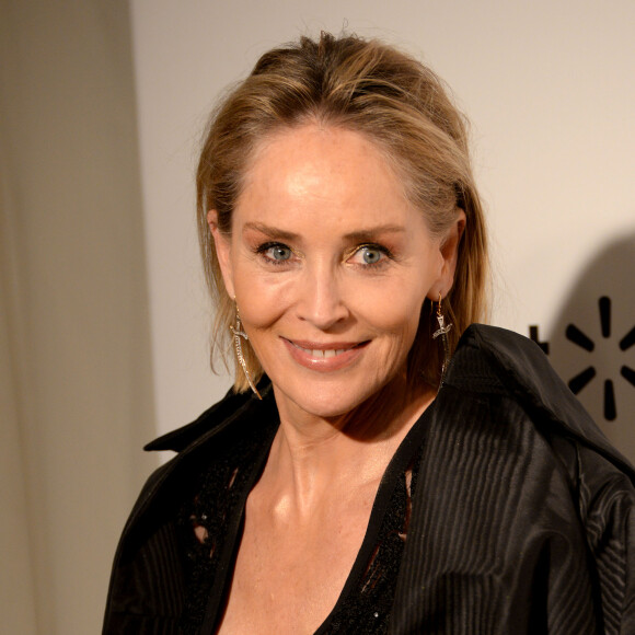 Sharon Stone - Photocall de la soirée "The Elton John AIDS foundation Academy Awards" à Los Angeles. Le 9 février 2020.