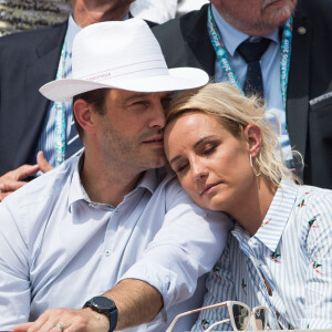 Elodie Gossuin et son mari Bertrand Lacherie dans les tribunes lors des internationaux de tennis de Roland Garros à Paris, France, le 4 juin 2019. © Jacovides-Moreau/Bestimage