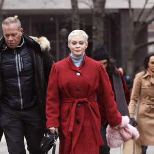 Rose McGowan arrive au tribunal de New York pour le procès d'Harvey Weinstein, le 6 janvier 2020.