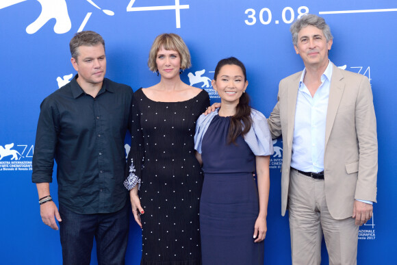 Matt Damon, Kristen Wiig, Hong Chau and Alexander Payne au Festival du Film de Venise pour présenter le film "Downsizing" en 2017.