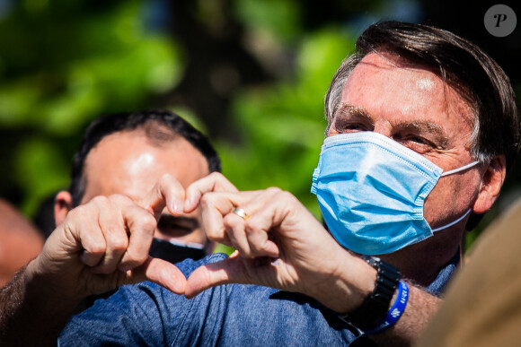 Le président brésilien Jair Bolsonaro visite le Ponte dos Barreiros à Sao Vicente, Brésil, le 7 août 2020. © Fotoarena/Panoramic/Bestimage