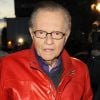 Larry King arrive en famille à l'enregistrement de sa dernière émission sur CNN.