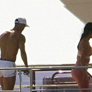 Exclusif - Cristiano Ronaldo se relaxe avec ses enfants et sa compagne Georgina Rodriguez sur son yacht de 7 millions de dollars au large de Savone en Italie, le 9 août 2020 @Backgrid UK/ Bestimage