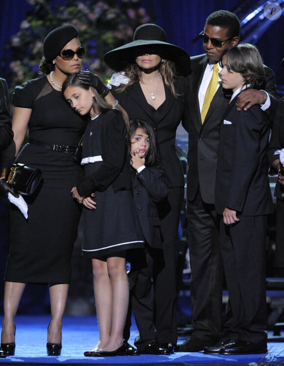 Janet Jackson, Paris Jackson, La Toya Jackson, Randy Jackson et Prince Michael aux funérailles de Michael Jackson à Los Angeles, au Staples Center, le 7 juillet 2009.