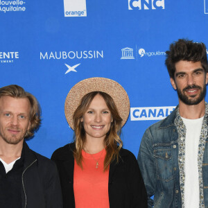 Ana Girardot (enceinte) avec Alex Lutz et Quentin Reynaud - Photocall du film "5ème Set" - Festival du film Francophone d'Angoulême 2020 le 30 Août 2020. © Guirec Coadic / Bestimage