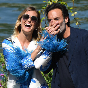 Anthony Delon et sa compagne Sveva Alvit arrivent à l'hôtel Excelsior lors de la 77ème édition du festival international du film de Venise (Mostra) le 2 septembre 2020.