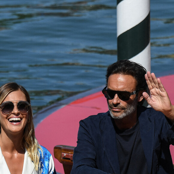 Anthony Delon et sa compagne Sveva Alvit arrivent à l'hôtel Excelsior lors de la 77ème édition du festival international du film de Venise (Mostra) le 2 septembre 2020.