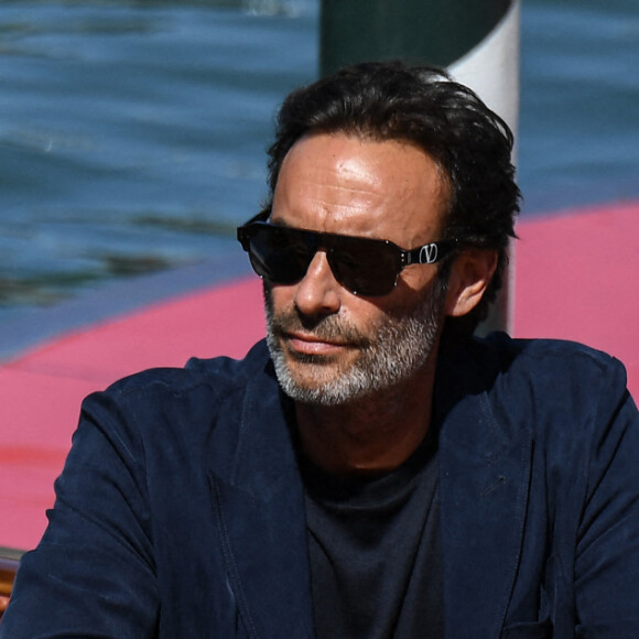 Anthony Delon et sa compagne Sveva Alvit arrivent à l'hôtel Excelsior lors de la 77ème édition du festival international du film de Venise (Mostra) le 2 septembre 2020.