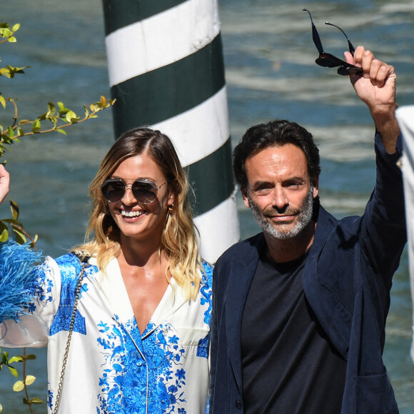 Anthony Delon et sa compagne Sveva Alvit arrivent à l'hôtel Excelsior lors de la 77ème édition du festival international du film de Venise (Mostra) le 2 septembre 2020.