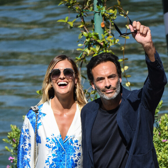 Anthony Delon et sa compagne Sveva Alvit arrivent à l'hôtel Excelsior lors de la 77ème édition du festival international du film de Venise (Mostra) le 2 septembre 2020.