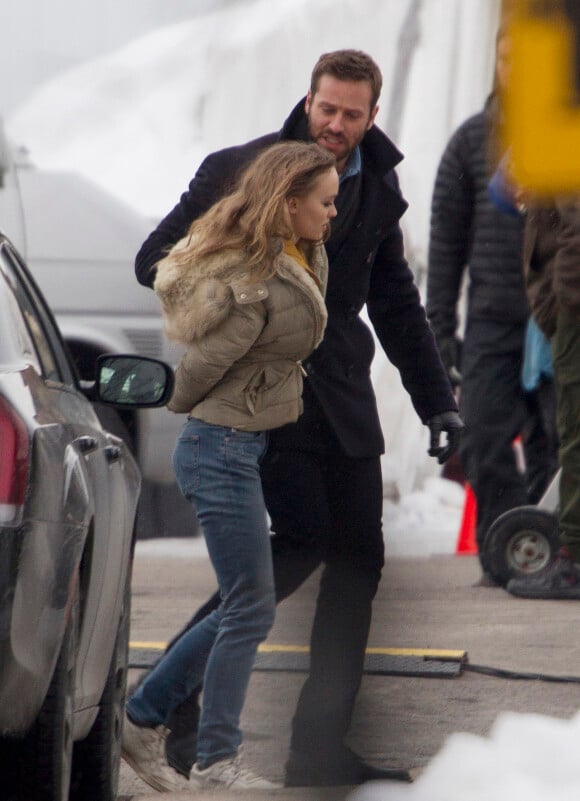 Exclusif - Lily-Rose Depp est sur le tournage de "Dreamland" à Montréal, Canada. Le personnage de Lily-Rose semble être menotté et traîné hors d'une voiture par le personnage d'Armie Hammer. Montréal, le 14 mars 2019.