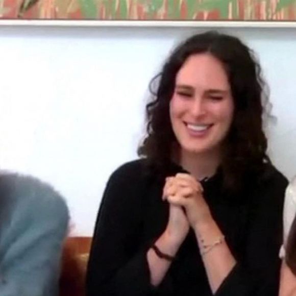 Les filles de Bruce Willis et Demi Moore, Scout, Rumer et Tallulah Willis font des épreuves façon "Fear Factor" pour les besoins de l'émission "Celebrity Show-Off". Le 23 juin 2020.