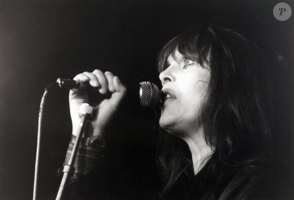 La chanteuse Nico (Christa Päffgen) en concert en 1986.