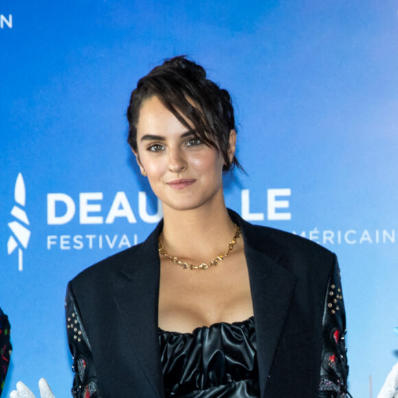 Marie-Castille Mention-Schaar (réalisatrice), Alysson Paradis et Noémie Merlant (portent des gants de protection contre le Coronavirus (Covid-19)) - Photocall du film "A Good Man" lors du 46ème Festival du Cinéma Américain de Deauville, le 6 septembre 2020. © Oliver Borde / Bestimage