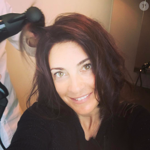 Eve Angeli se fait coiffer. Février 2017.