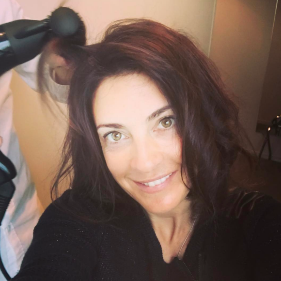 Eve Angeli se fait coiffer. Février 2017.