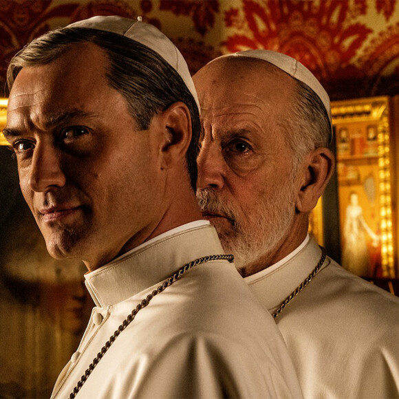 Jude Law et John Malkovich dans la nouvelle série de HBO "The New Pope", la suite de "The Young Pope", diffusée en 2020 sur Canal Plus.