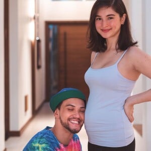 Billy Crawford pose avec sa femme enceinte sur Instagram