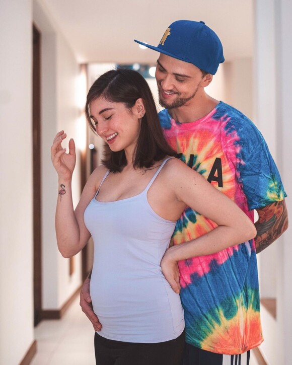Billy Crawford pose avec sa femme enceinte sur Instagram, en mai 2020.