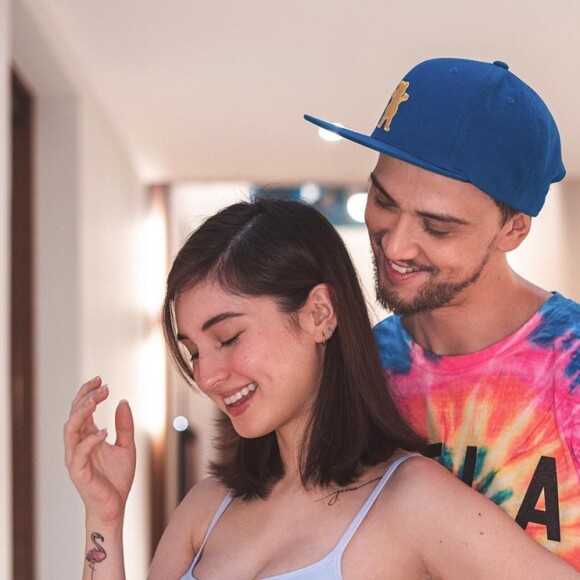 Billy Crawford pose avec sa femme enceinte sur Instagram, en mai 2020.