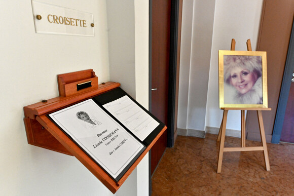 Le grand public et les amis d'Annie Cordy peuvent à lui rendre hommage à la maison funéraire de Cannes (Alpes-Maritimes) © Bruno Bebert / Bestimage