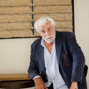 Exclusif - Jacques Weber pose lors de la 36ème édition du Festival de Ramatuelle pour la pièce "Hugo au bistrot" à Ramatuelle, France, le 7 août 2020. © Luc Boutria/Nice Matin/Bestimage