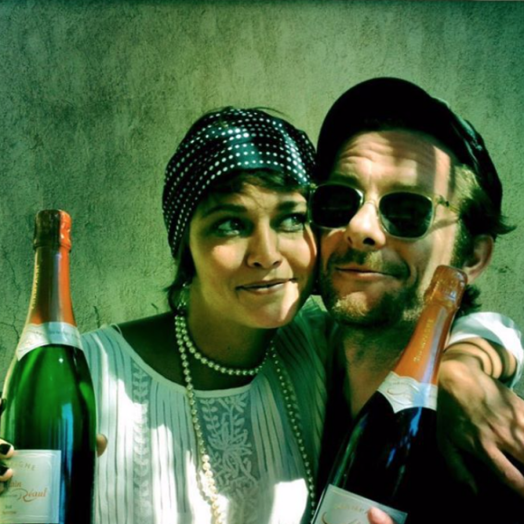 Emma de Caunes commémore ses 9 ans de mariage avec Jamie Hewlett.