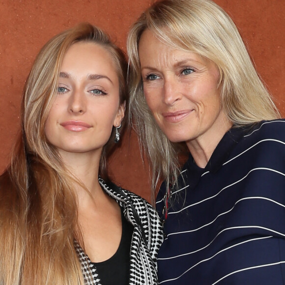 Emma Hallyday et sa mère Estelle Lefébure - Les célébrités au village des Internationaux de Tennis de Roland Garros à Paris, France. © Cyril Moreau/Bestimage 