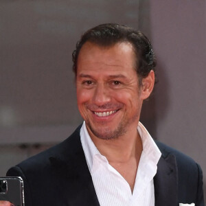 Stefano Accorsi - Red carpet de la cérémonie de clôture de la 77ème édition du Festival international du film de Venise, la Mostra. Le 12 septembre 2020