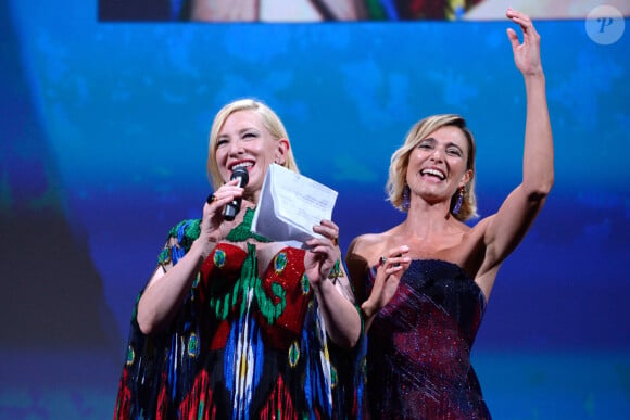 Cate Blanchett, Anna Foglietta lors de la cérémonie de clôture du 77ème Festival International du Film de Venise (Mostra), le 12 septembre 2020.