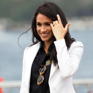 Meghan Markle, duchesse de Sussex, enceinte, au "Jaguar Land Rover Driving Challenge" en ouverture des "Invictus Games 2018" sur Cockatoo Island. Sydney, le 20 octobre 2018.
