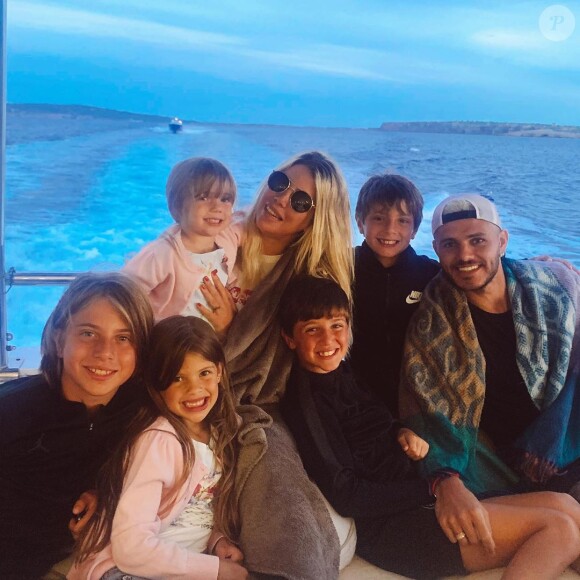 Wanda et Mauro Icardi en famille lors de leurs vacances à Ibiza le 4 septembre 2020.