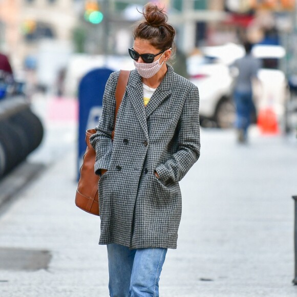 L'actrice américaine de 41 ans Katie Holmes se promène dans les rues de New York, le 16 septembre 2020