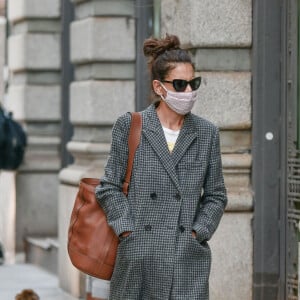 L'actrice américaine de 41 ans Katie Holmes se promène dans les rues de New York, le 16 septembre 2020