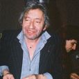  Serge Gainsbourg dans un studio d'enregistrement en 1986. 