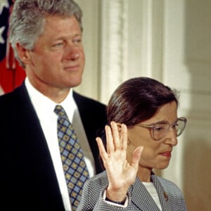 Ruth Bader Ginsburg, la doyenne de la Cour suprême est décédée le 18 septembre, à l'âge de 87 aux Etats-Unis. Son décès électrise la campagne présidentielle, l'enjeu de son remplacement se trouve désormais au coeur du débat entre Donald Trump et Joe Biden.
