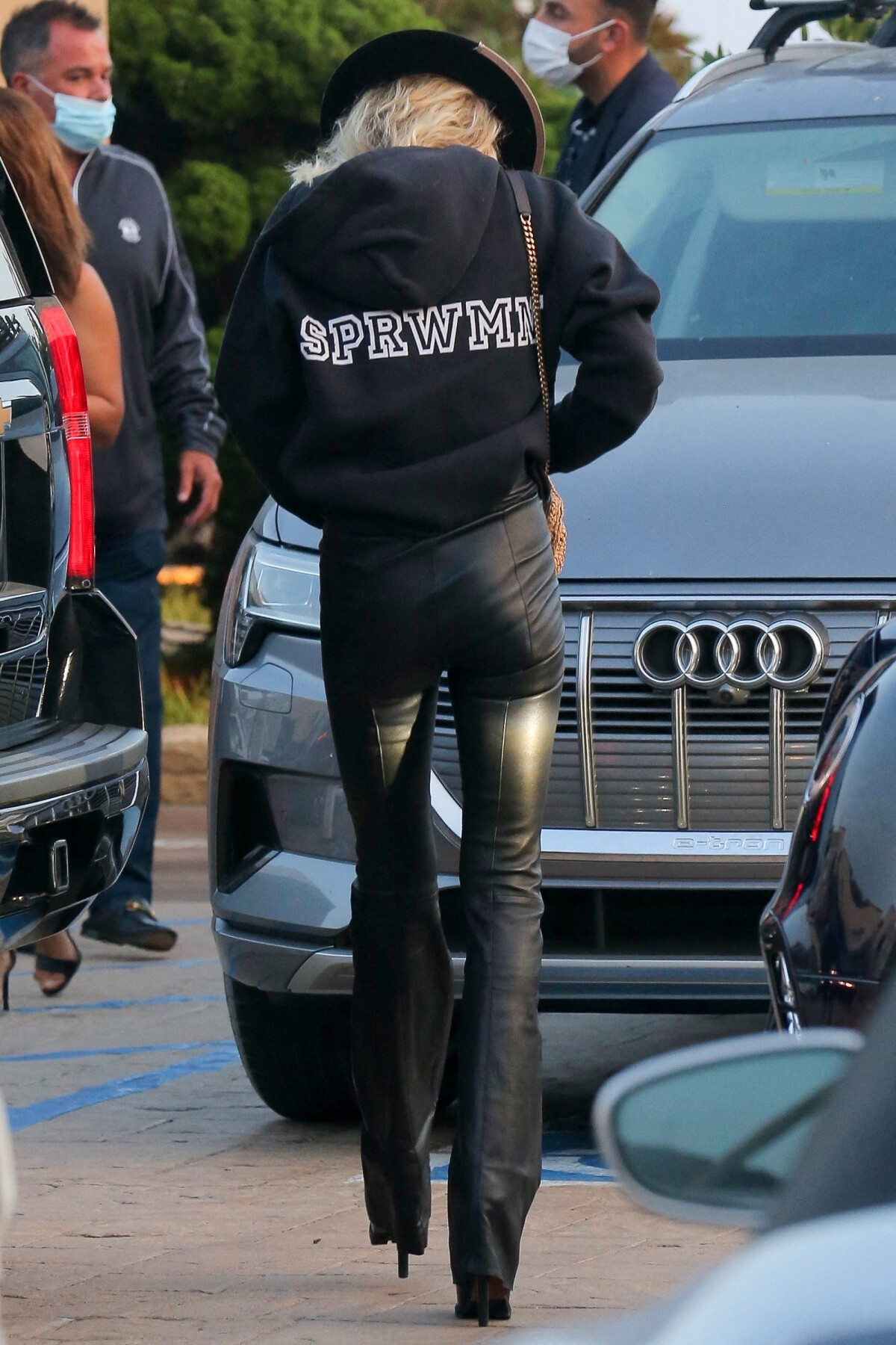 Photo : Exclusif - Laeticia Hallyday, super lookée pour un dîner au