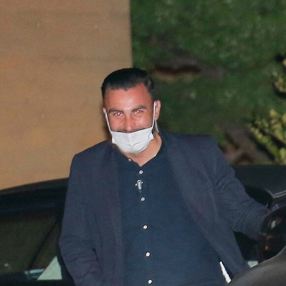 Exclusif - Laeticia Hallyday, super lookée, quitte le restaurant Nobu de Malibu après un dîner le 17 septembre 2020.