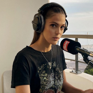 Iris Mittenaere évoque sa grand-mère atteinte de la maladie d'Alzheimer sur ChérieFM à l'occasion de la journée mondiale de la maladie d'Alzheimer