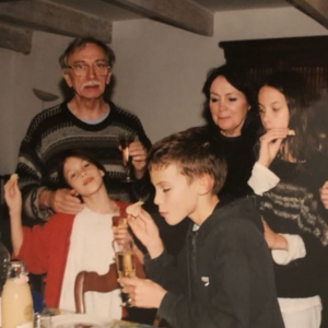 Iris Mittenaere évoque sa grand-mère atteinte de la maladie d'Alzheimer sur ChérieFM à l'occasion de la journée mondiale de la maladie d'Alzheimer