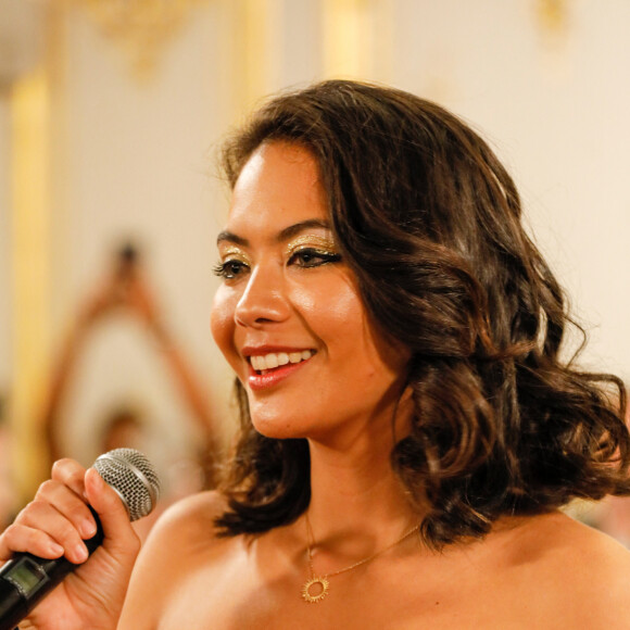Vaimalama Chaves (Miss France 2019) chante au cours du défilé de mode Haute-Couture printemps-été 2020 "La Métamorphose" à Paris. Le 21 janvier 2020 © Veeren Ramsamy-Christophe Clovis / Bestimage
