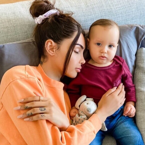 Nabilla Benattia avec son fils Milann à Los Angeles, le 9 août 2020