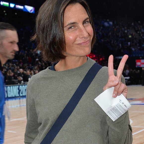 Alessandra Sublet au match de NBA Game Paris 2020 entre les Bucks de Milwaukee et les Charlotte Hornet à l'AccorHotels Arena à Paris le 24 janvier 2020. © Veeren / Bestimage 