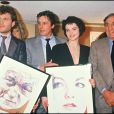  Alain Delon lors de la remise des Prix Romy-Schneider et Jean-Gabin à Juliette Binoche et Tchéky Karyo en février 1986 à Paris. 