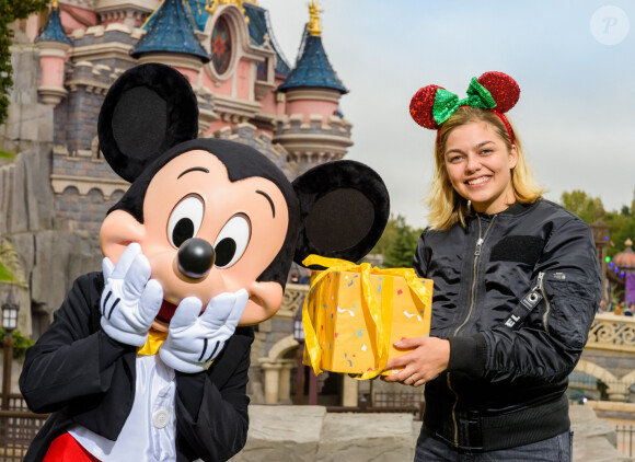 Louane prête pour la grande fête de Mickey à Disneyland Paris le 1er novembre 2018. © Disneyland Paris via Bestimage  