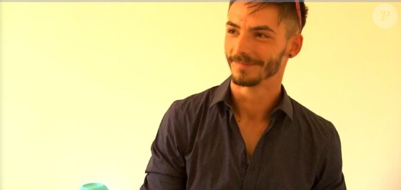 Premiers pas à la ferme pour Mathieu avec Johnny et Alexandre, dans "L'amour est dans le pré 2020", le 28 septembre, sur M6